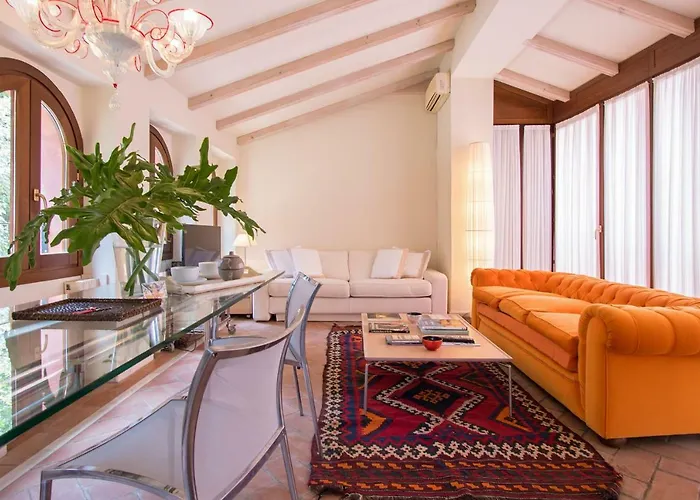 Oriental Apartment Gardens Views 2 Pax